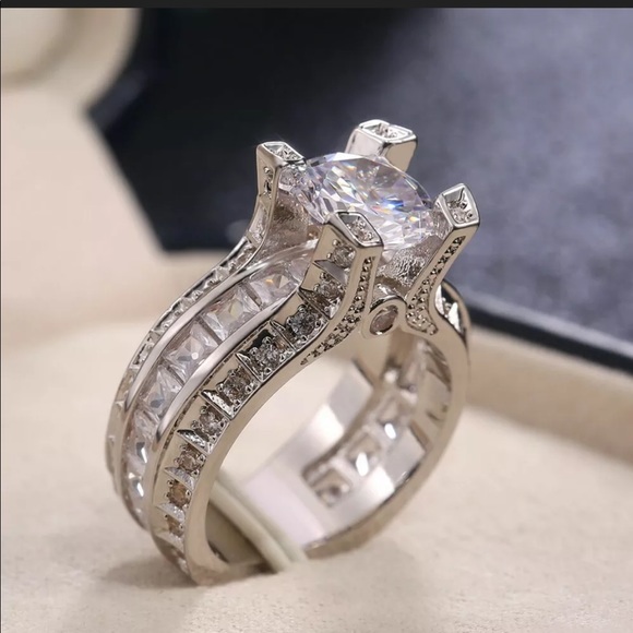 New Luxury925 Silver Round Cut White Sapphire Ring - Picture 3 of 6